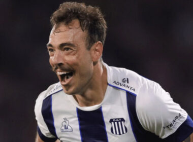 El jugador Matías Catalán celebrando un gol con Talleres de Córdoba