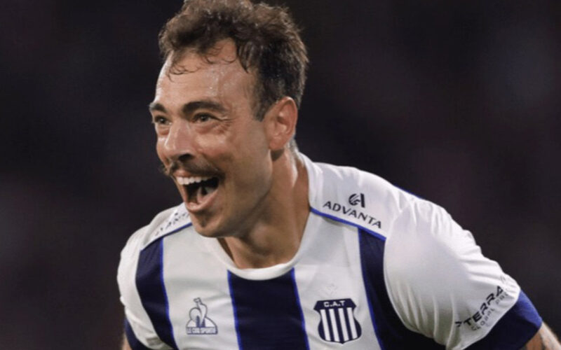 El jugador Matías Catalán celebrando un gol con Talleres de Córdoba