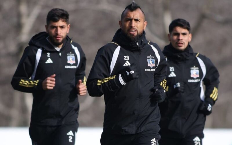 Jeyson Rojas, Arturo Vidal y Erick Wiemberg durante un entrenamiento de Colo-Colo en el Centro Deportivo del Sifup.