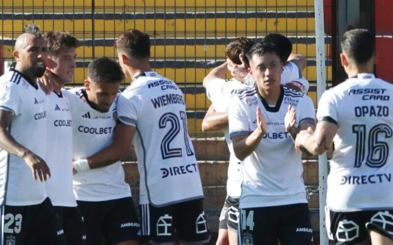 Jugadores de Colo-Colo en el partido frente a Unión Española