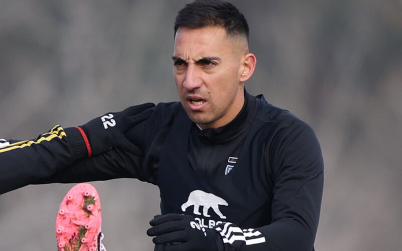 Primer plano al jugador de Colo-Colo, Javier Correa, durante un entrenamiento