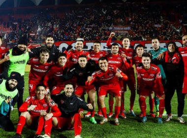 El equipo de Ñublense celebrando el triunfo en Copa Chile