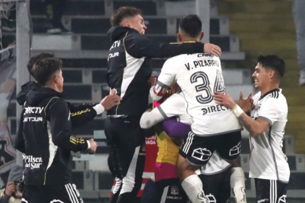 Jugadores de Colo-Colo celebrando un gol contra Ohiggins durante el partido de Copa Chile