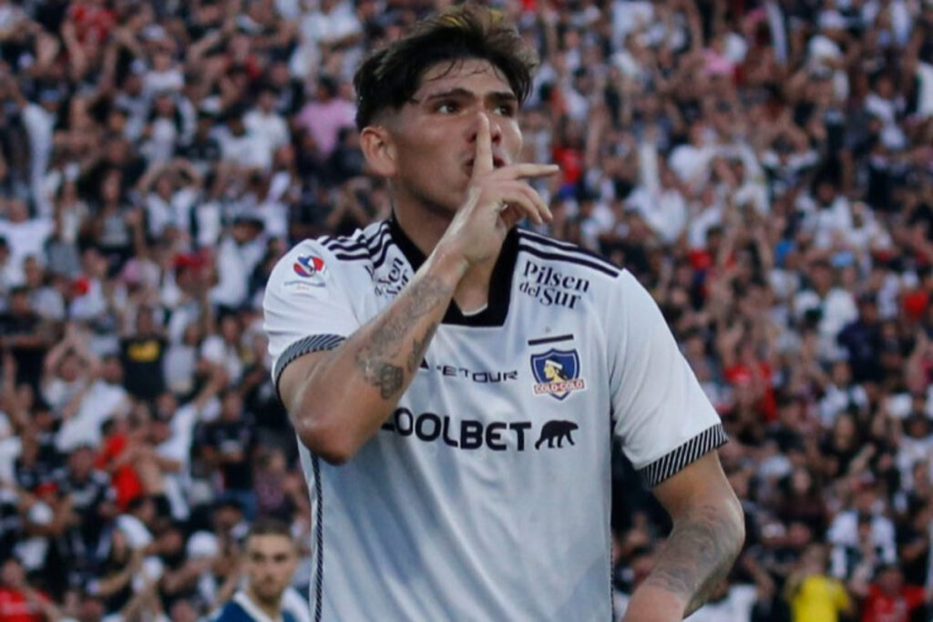 Primer plano al jugador de Colo-Colo, Carlos Palacios