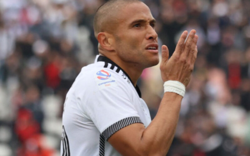 El jugador Leandro Benegas, celebrando un gol con Colo-Colo