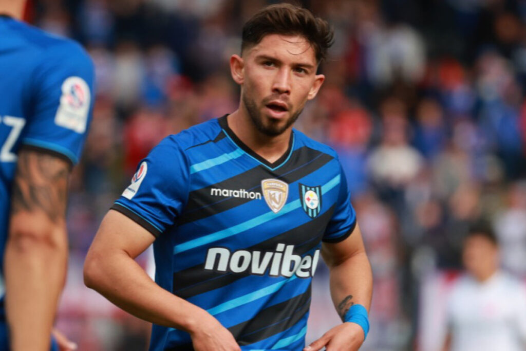 El jugador de Huachipato, Felipe Loyola