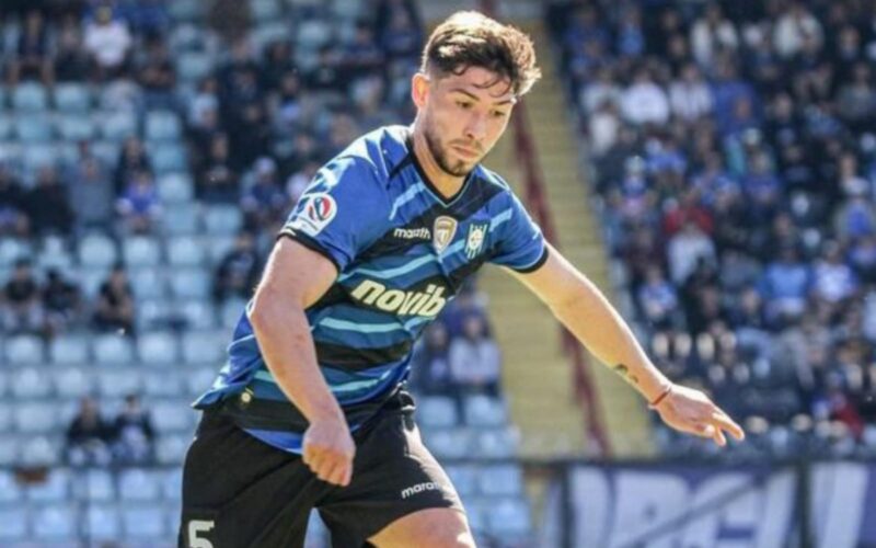 Felipe Loyola con camiseta de Huachipato