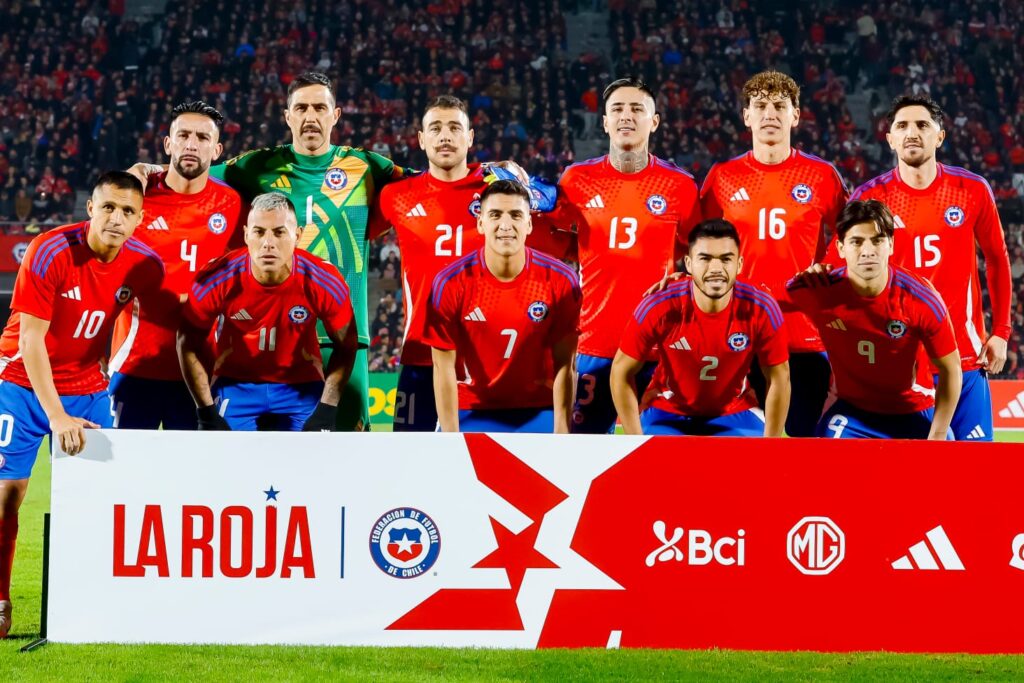 Formación de la Selección Chilena frente a Paraguay.