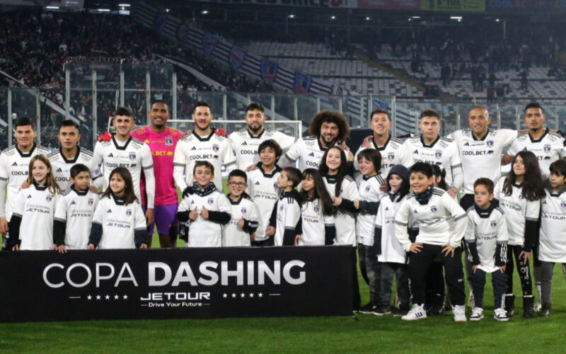 Los jugadores de Colo-Colo para el duelo amistoso frente a Universitario de Deportes