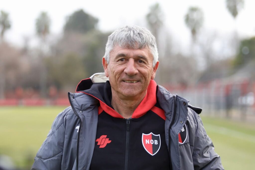 Ariel Paolorossi en su presentación con Newell´s Old Boys