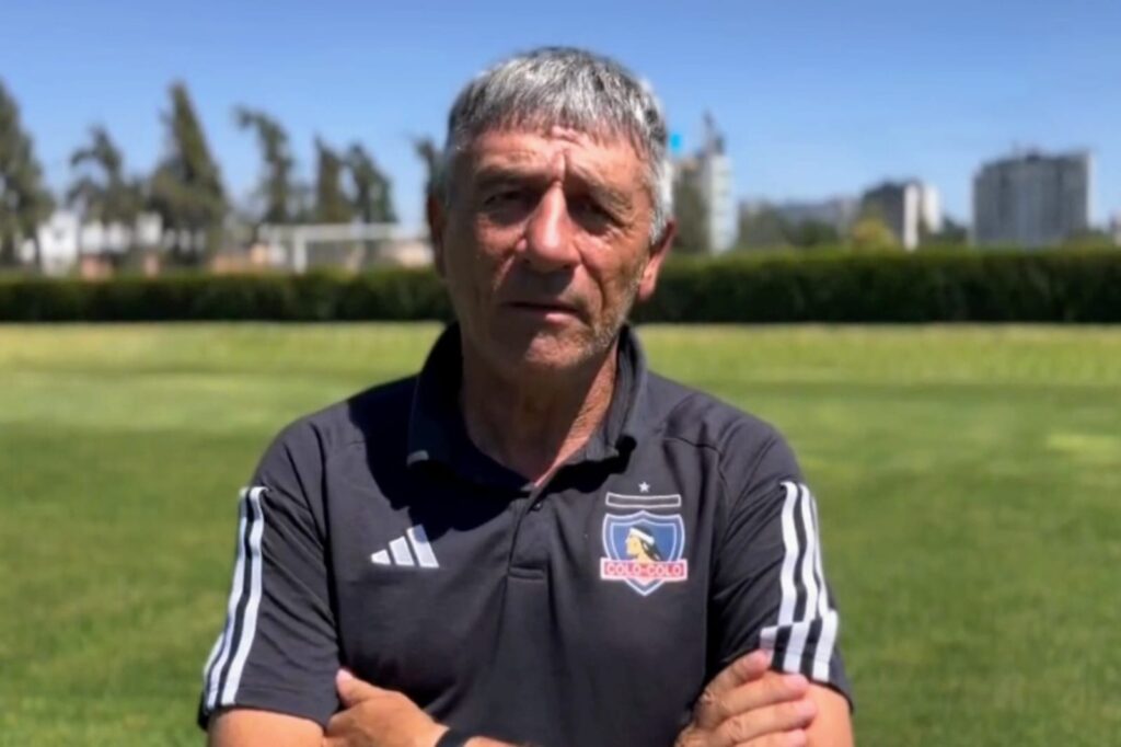 Ariel Paolorossi con la camiseta de Colo-Colo.