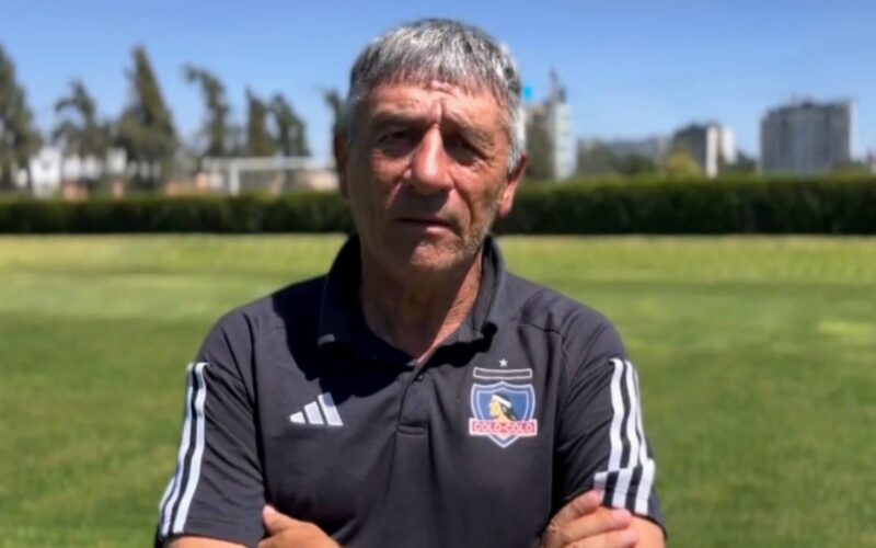 Ariel Paolorossi con la camiseta de Colo-Colo.