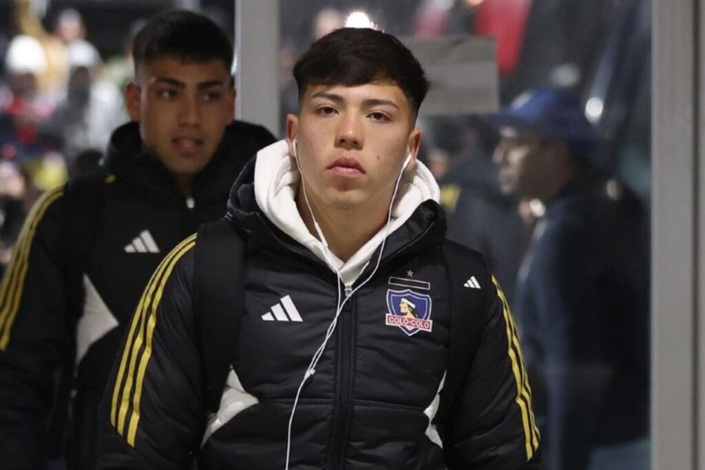 Leandro Hernández con indumentaria de Colo-Colo