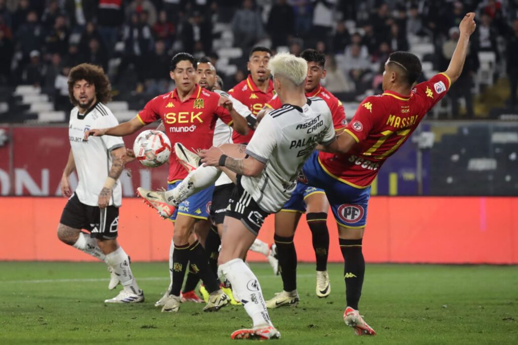 Penal cobrado a Carlos Palacios en el partido de Colo-Colo vs Unión Española.