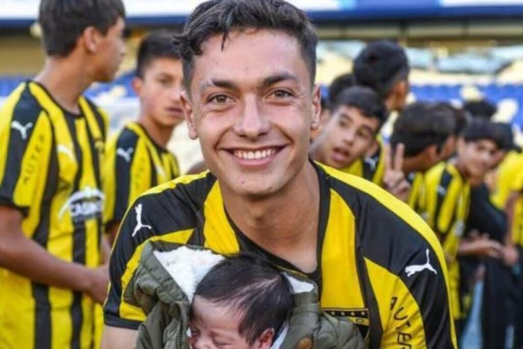 Cristián Zavala con la camiseta de Fernández Vial.