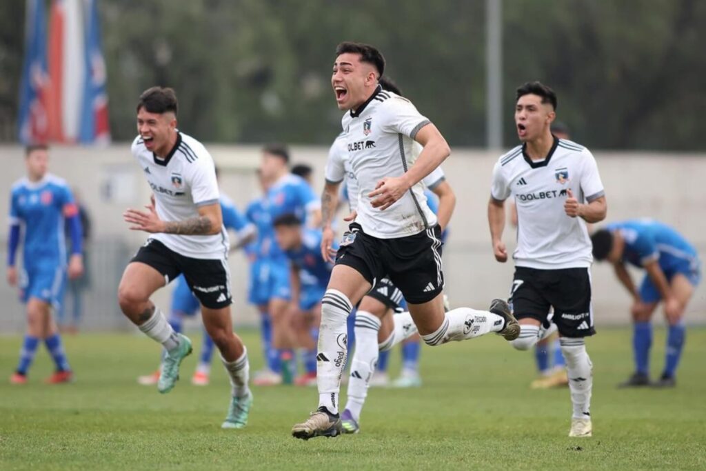 Colo-Colo Proyección celebrando un triunfo frente a Universidad de Chile