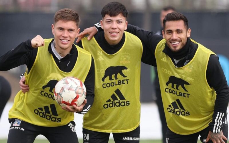 Lucas Soto, Leandro Hernández y Marcos Bolados en un entrenamiento de Colo-Colo