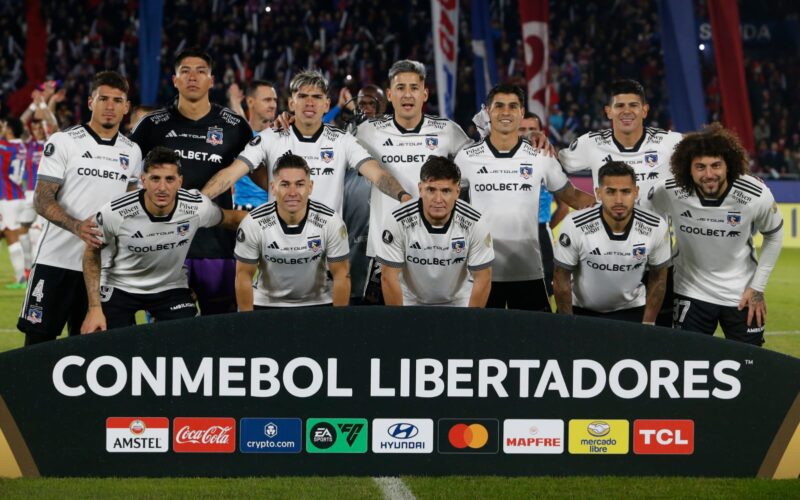 Formación de Colo-Colo frente a Cerro Porteño en la última fecha de la fase de grupos.