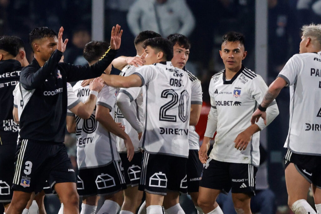 Jugadores de Colo-Colo celebran el gol de Lucas Cepeda frente a O'Higgins.