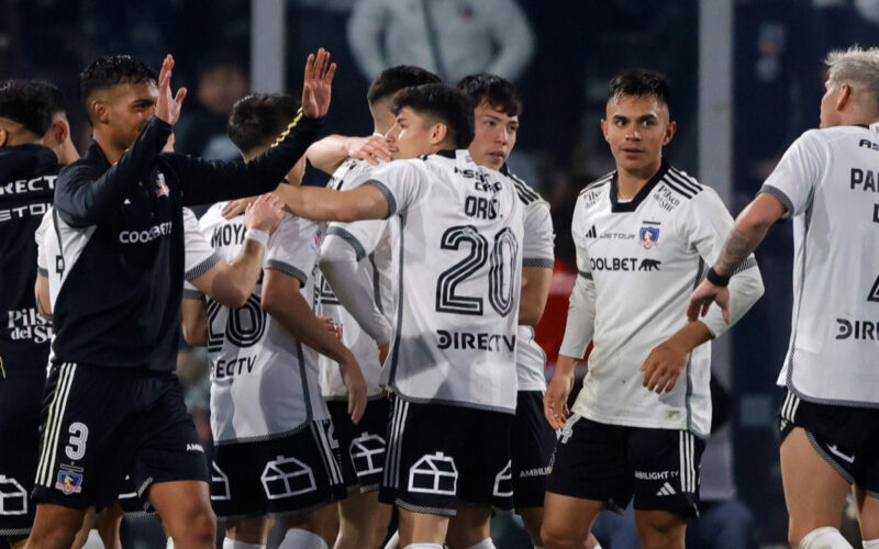 Jugadores de Colo-Colo celebran el gol de Lucas Cepeda frente a O'Higgins.