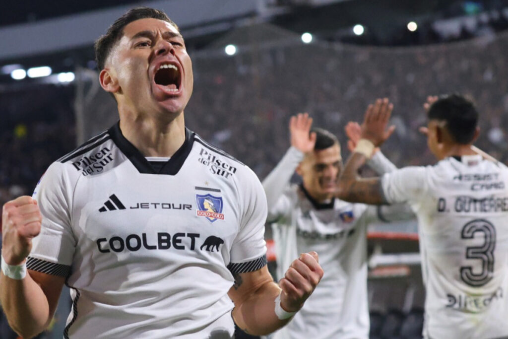 El jugador de Colo-Colo, Óscar Opazo, celebrando su gol frente a O'Higgins.