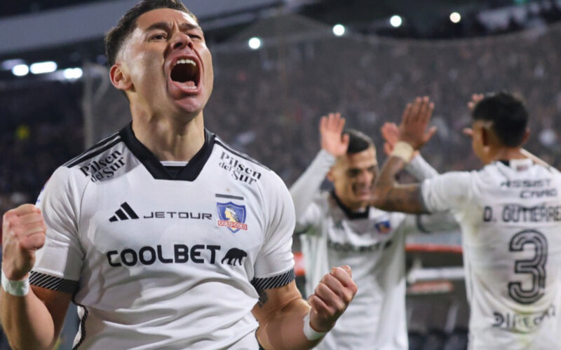 El jugador de Colo-Colo, Óscar Opazo, celebrando su gol frente a O'Higgins.