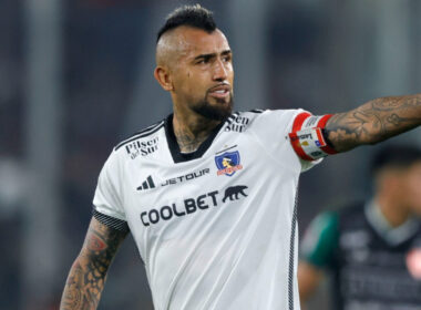 Primer plano al jugador de Colo-Colo, Arturo Vidal.