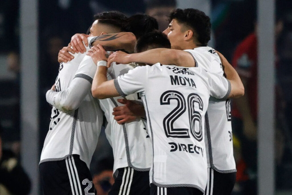 Jugadores de Colo-Colo celebrando un gol frente a O'Higgins.