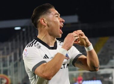 Óscar Opazo celebrando su gol con Colo-Colo contra O´Higgins de Rancagua.