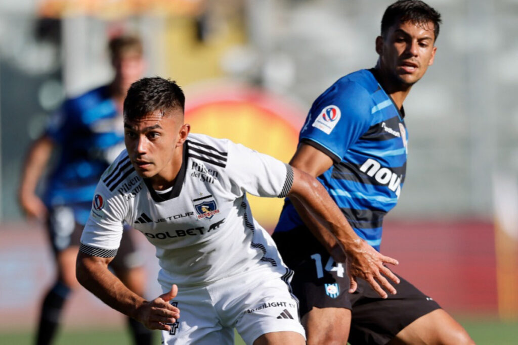 El jugador de Colo-Colo, Vicente Pizarro, durante el partido frente a Huachipato.