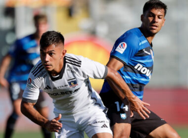 El jugador de Colo-Colo, Vicente Pizarro, durante el partido frente a Huachipato.