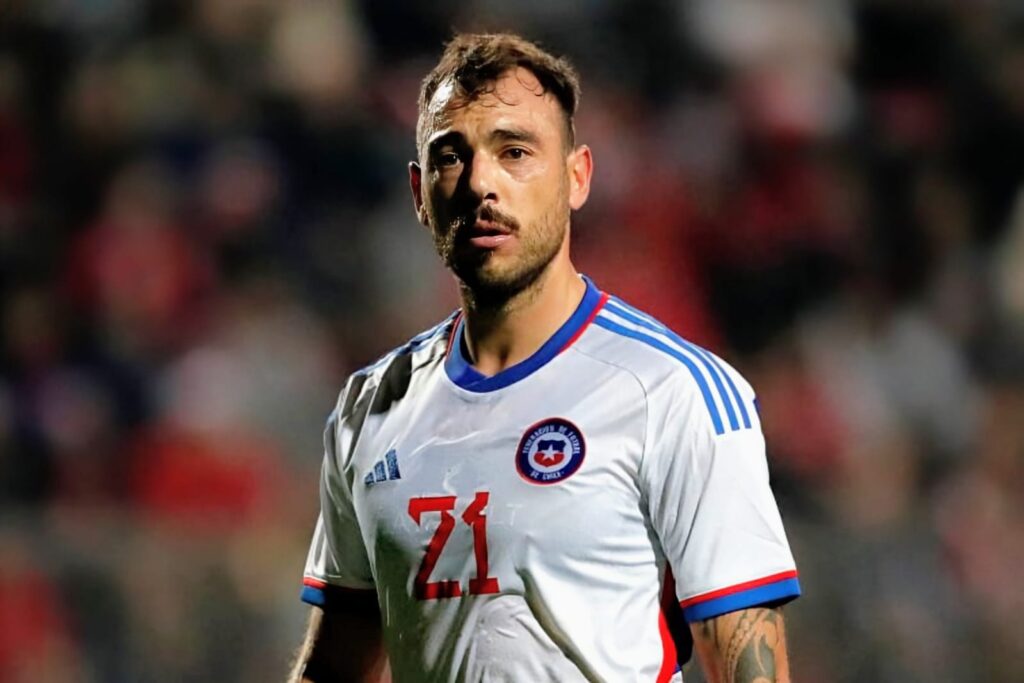 Matías Catalán con camiseta blanca de la Selección Chilena.