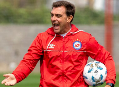 Pablo Guede con indumentaria de Argentinos Juniors.