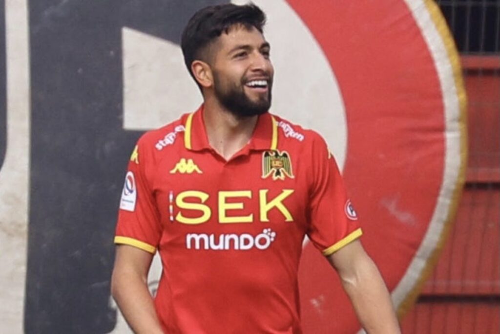 Jeyson Rojas celebrando su primer gol con la camiseta de Unión Española.