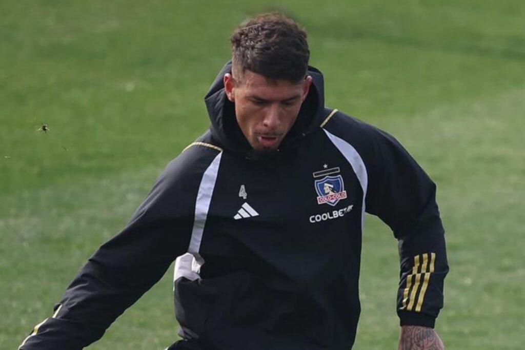 Alan Saldivia en un entrenamiento con Colo-Colo.