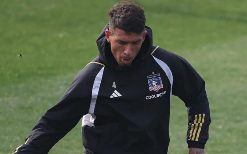 Alan Saldivia en un entrenamiento con Colo-Colo.