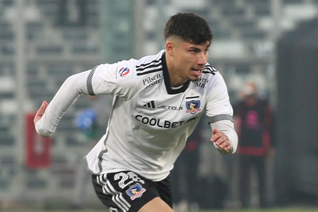 Alexander Oroz durante un partido de Colo-Colo