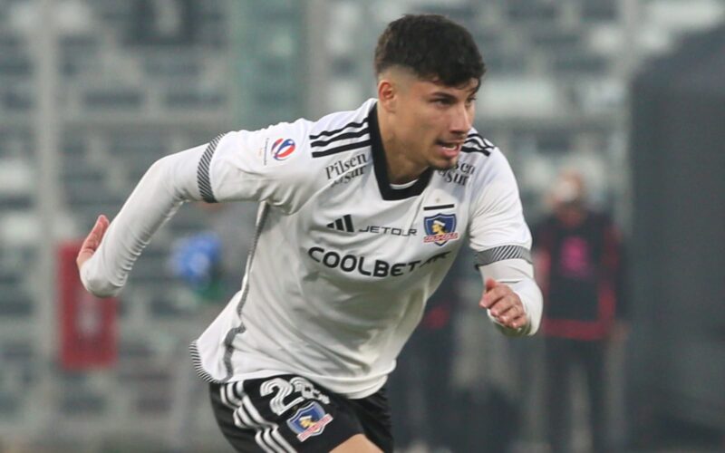 Alexander Oroz durante un partido de Colo-Colo