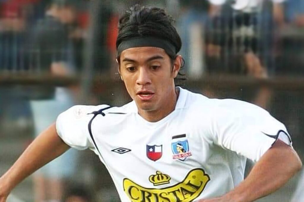 Andrés González con la camiseta de Colo-Colo.