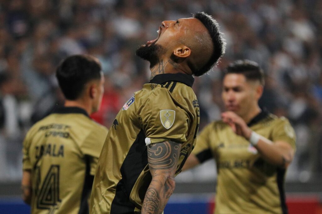 Arturo Vidal celebrando un gol en Copa Libertadores