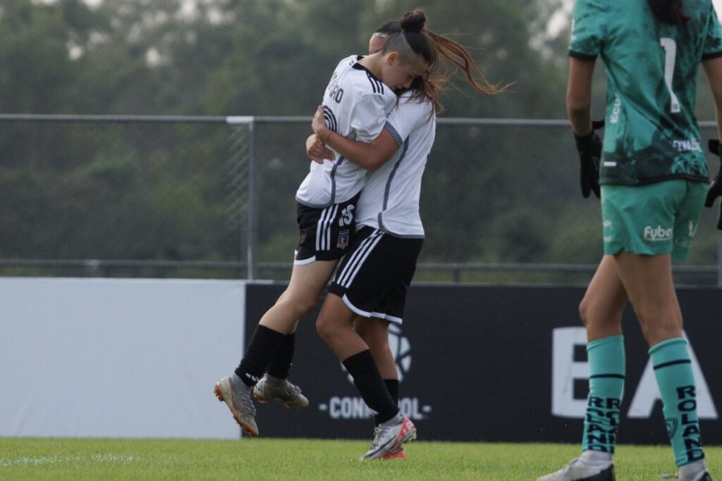 Geraldine Mardones celebra un gol.