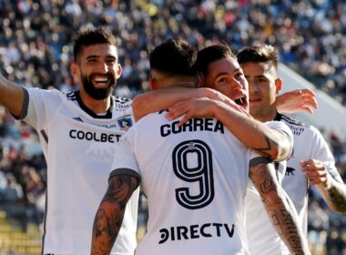 Plantel de Colo-Colo celebrando el gol de Javier Correa frente a Everton de Viña del Mar.