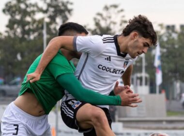 Bautista Giannoni durante un partido de Colo-Colo Proyección vs Audax Italiano