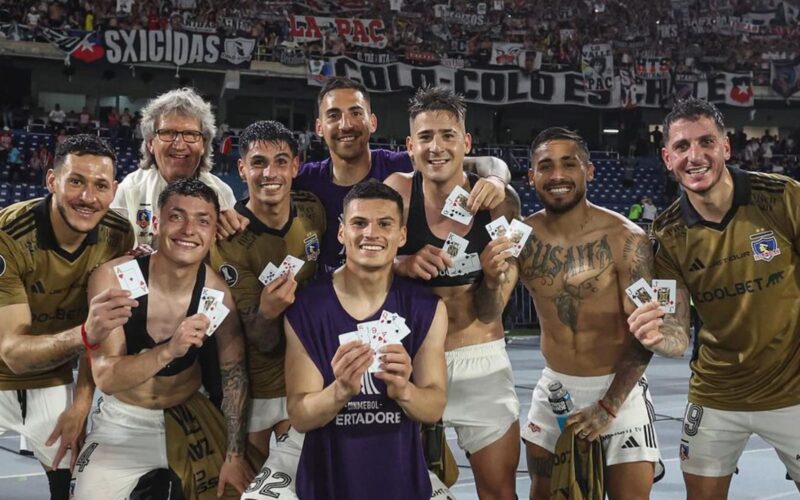 Colo-Colo celebrando su triunfo contra Junior de Barranquilla en Copa Libertadores.