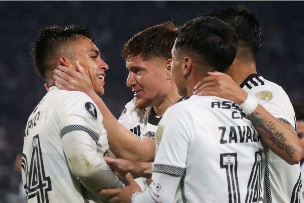 Jugadores de Colo-Colo durante el partido de Copa Libertadores.