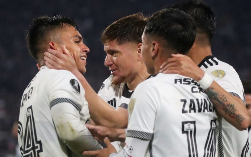 Jugadores de Colo-Colo durante el partido de Copa Libertadores.