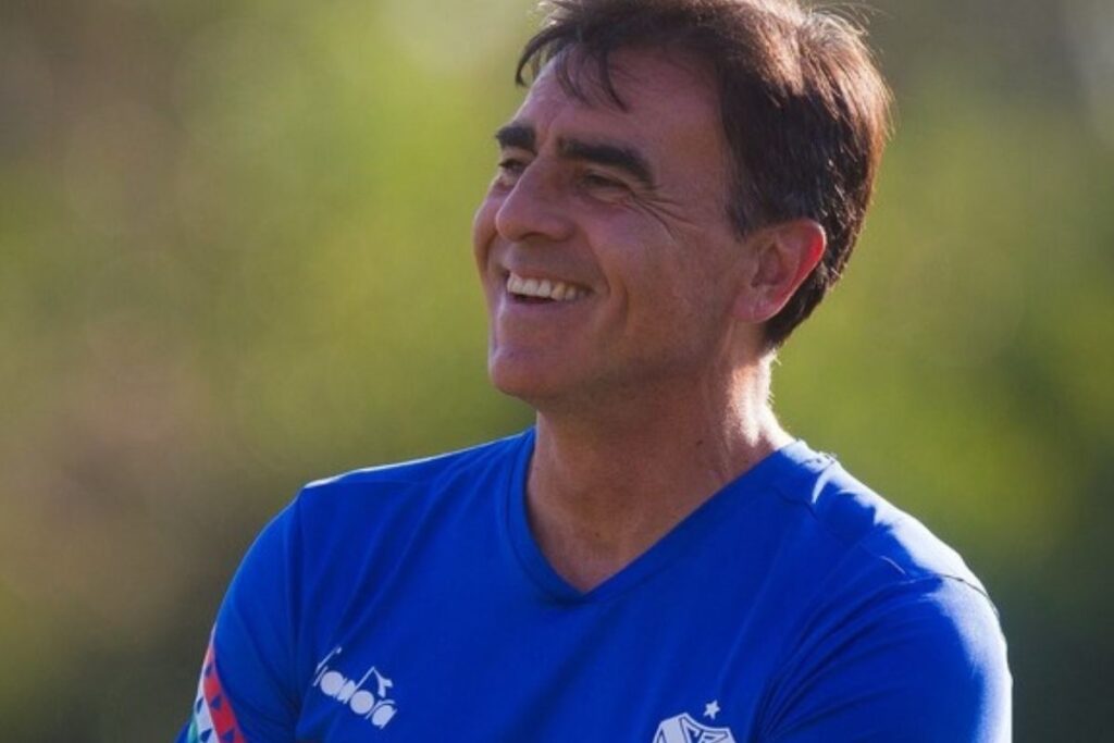 El técnico de Vélez Sarsfield, Gustavo Quinteros.