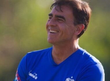 El técnico de Vélez Sarsfield, Gustavo Quinteros.