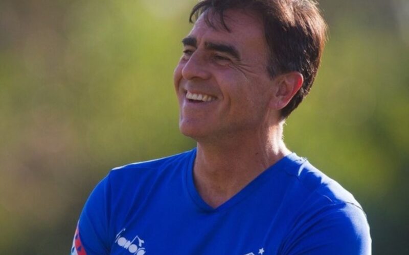 El técnico de Vélez Sarsfield, Gustavo Quinteros.