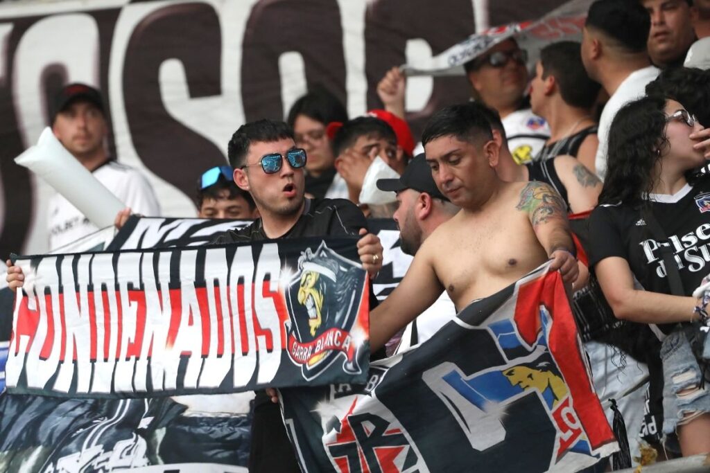 Hinchas de Colo-Colo en el partido frente a Junior por Copa Libertadores.